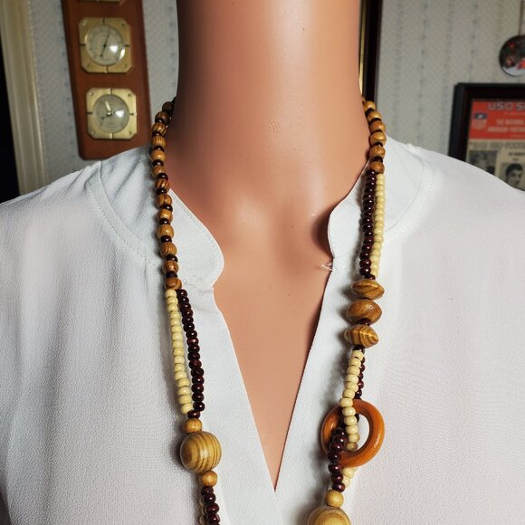 28" Elephant Necklace with wood beads. - Picture 3 of 4